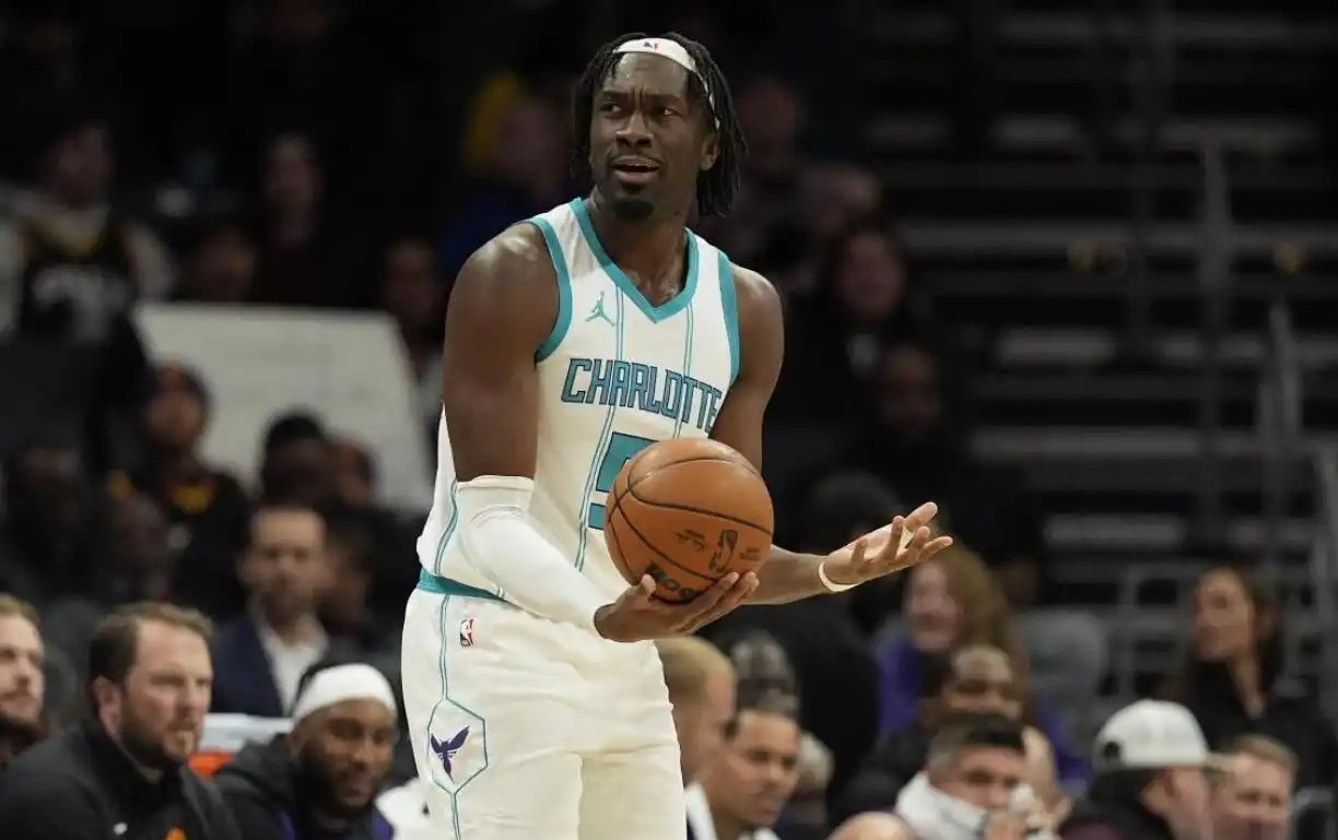 转折点！夏洛特黄蜂远射贴柱，荷甲今晨攻防权衡，信心回归，球队文化被再次提及(转折点逆风启航)-球友会app下载